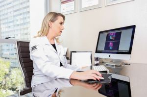 Tecnologia e experiência. Como funcionam a Cirurgias Guiadas e os Implantes Dentais sem cortes